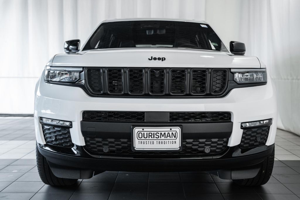 2025 Jeep Grand Cherokee Limited photo 2