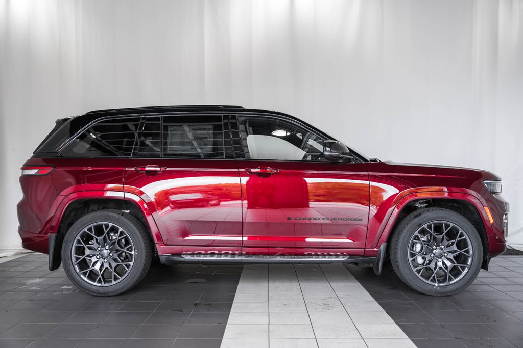 2025 Jeep Grand Cherokee Summit photo 3