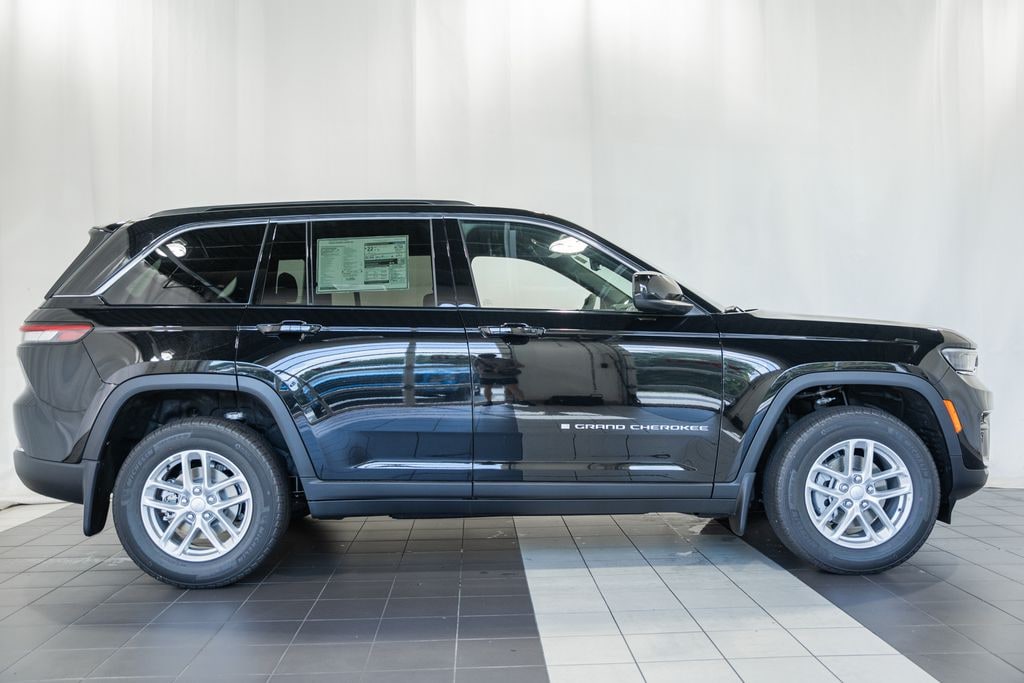 New 2026 Jeep Grand Cherokee Laredo Sport Utility