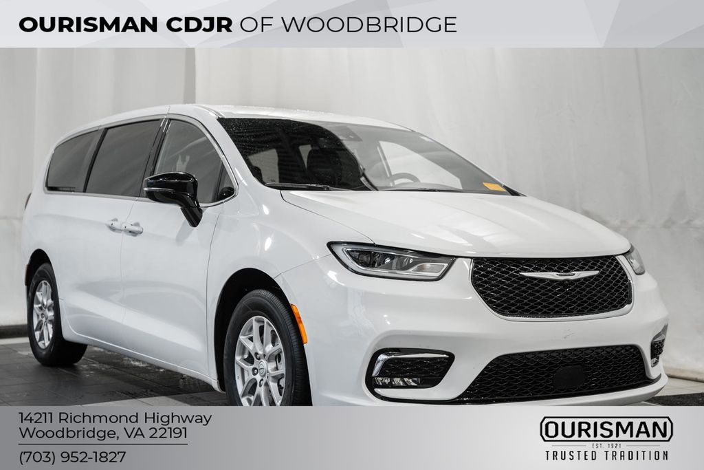 2025 Chrysler Pacifica Select