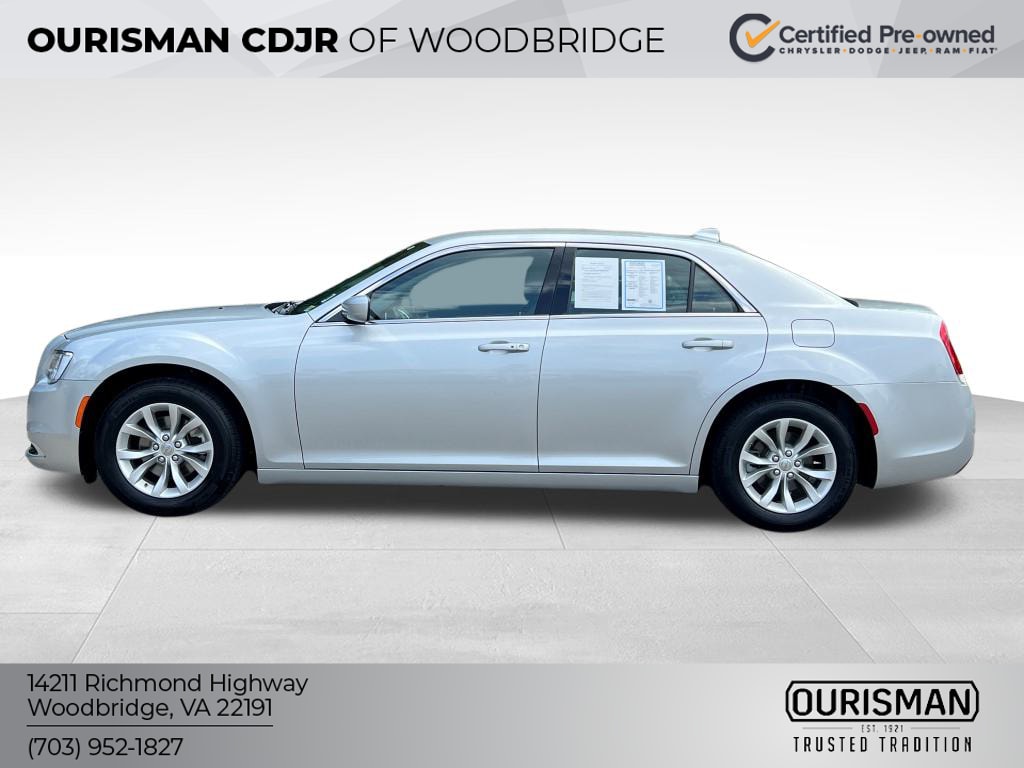 Used 2022 Chrysler 300 Touring with VIN 2C3CCAAG4NH116198 for sale in Woodbridge, VA