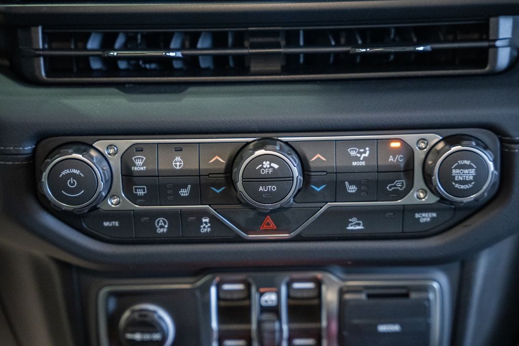 2026 Jeep Wrangler 4-Door Sahara - Photo 22