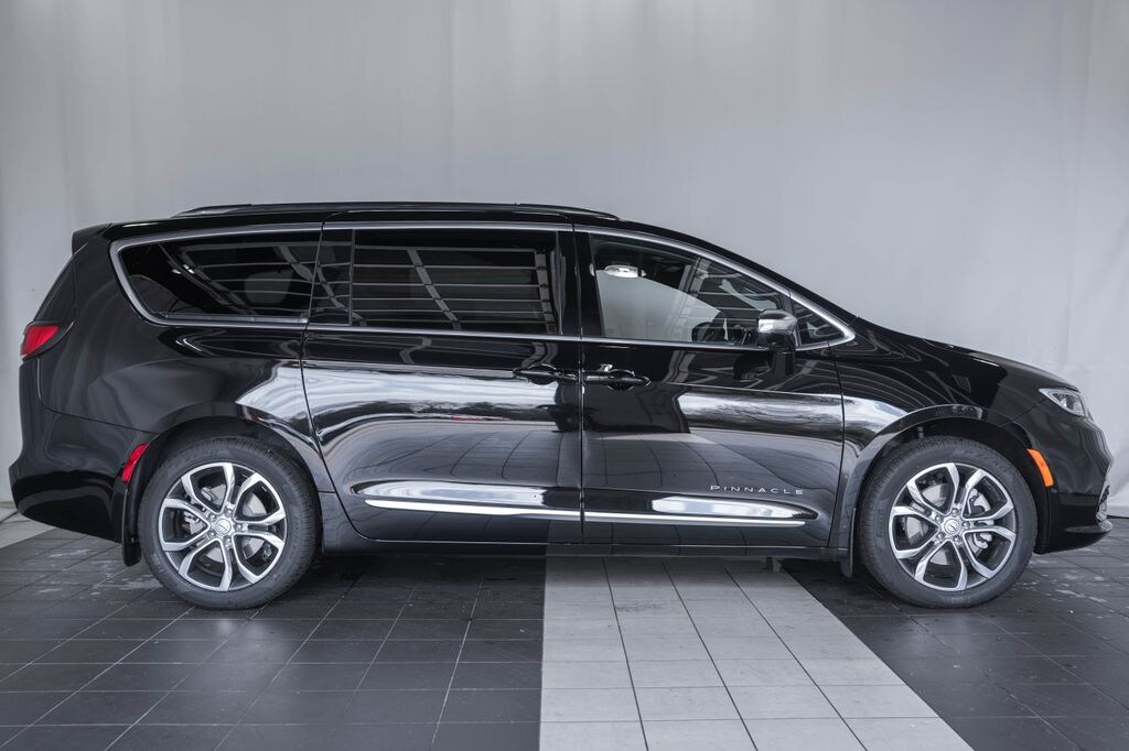 New 2026 Chrysler Pacifica Pinnacle Passenger Van