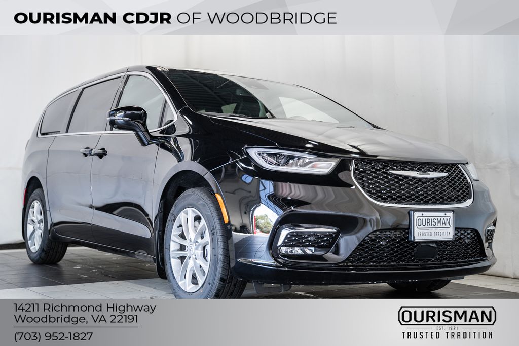 2026 Chrysler Pacifica Select AWD's photo