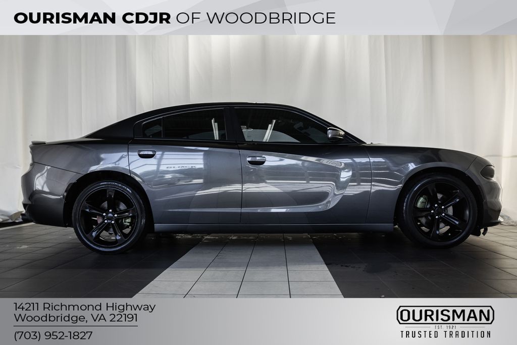 2018 Dodge Charger R/T photo 3