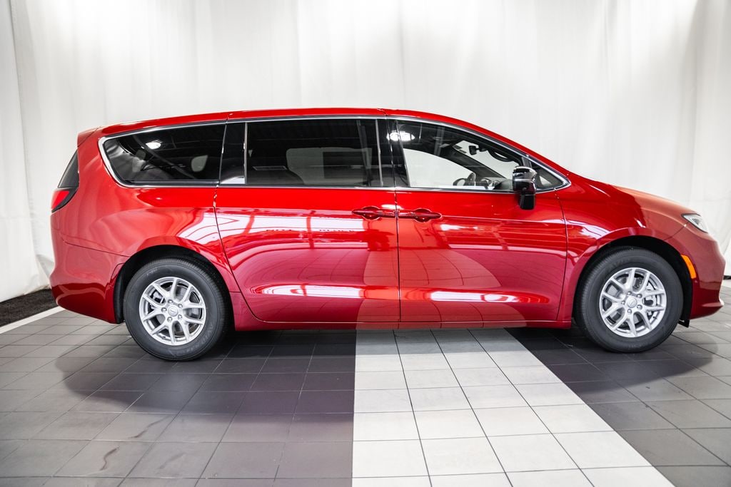 New 2026 Chrysler Pacifica Select Passenger Van