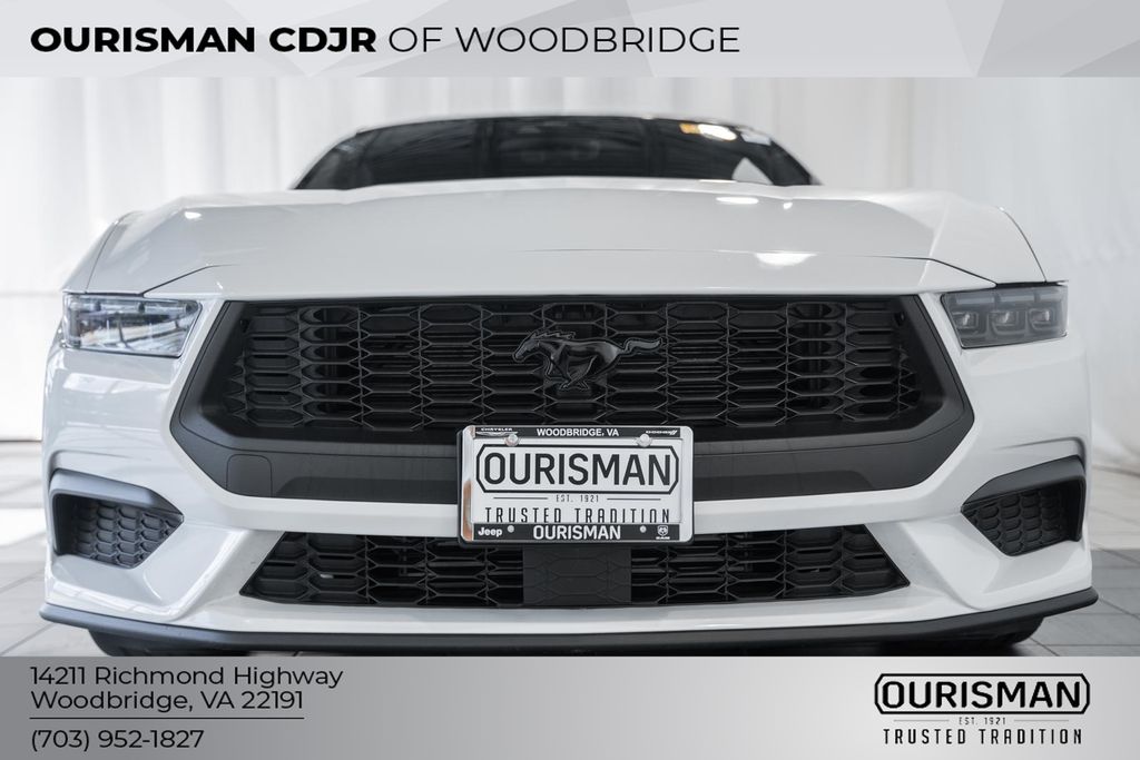 2024 Ford Mustang EcoBoost photo 2