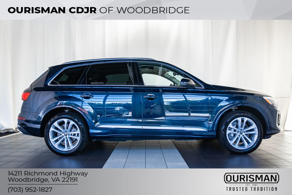 2025 Audi Q7 45 Premium Plus photo 3