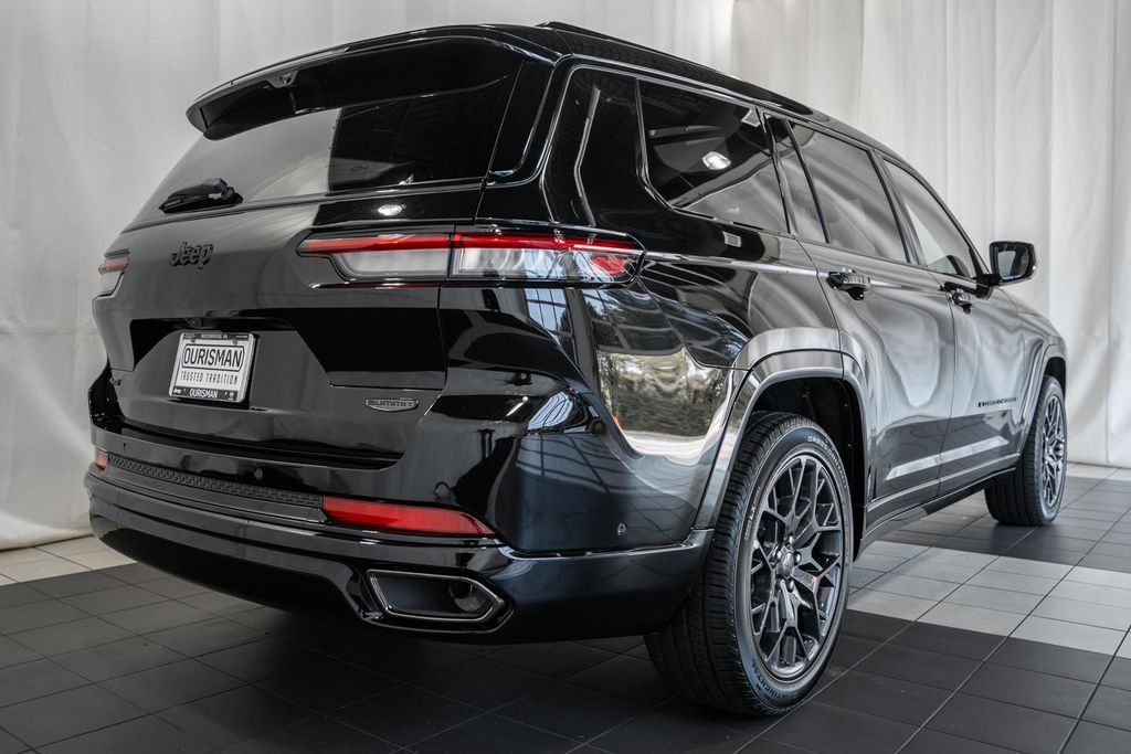 2025 Jeep Grand Cherokee L Summit photo 3