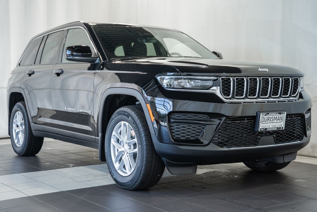 New 2026 Jeep Grand Cherokee Laredo Sport Utility