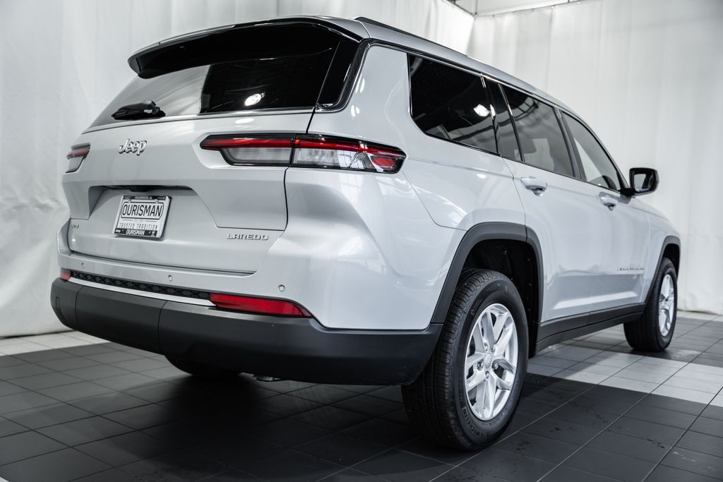 2025 Jeep Grand Cherokee Laredo Altitude photo 2