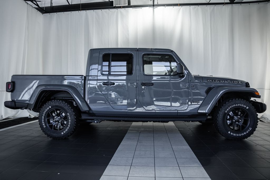 New 2025 Jeep Gladiator Sport Pickup