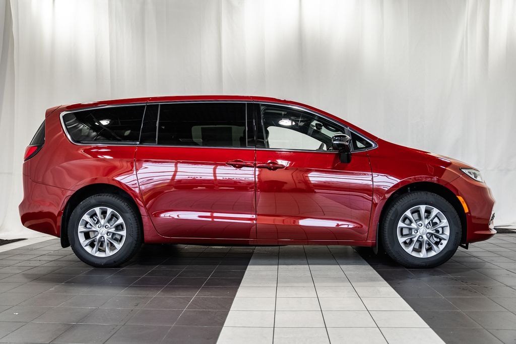 New 2026 Chrysler Pacifica Limited Passenger Van