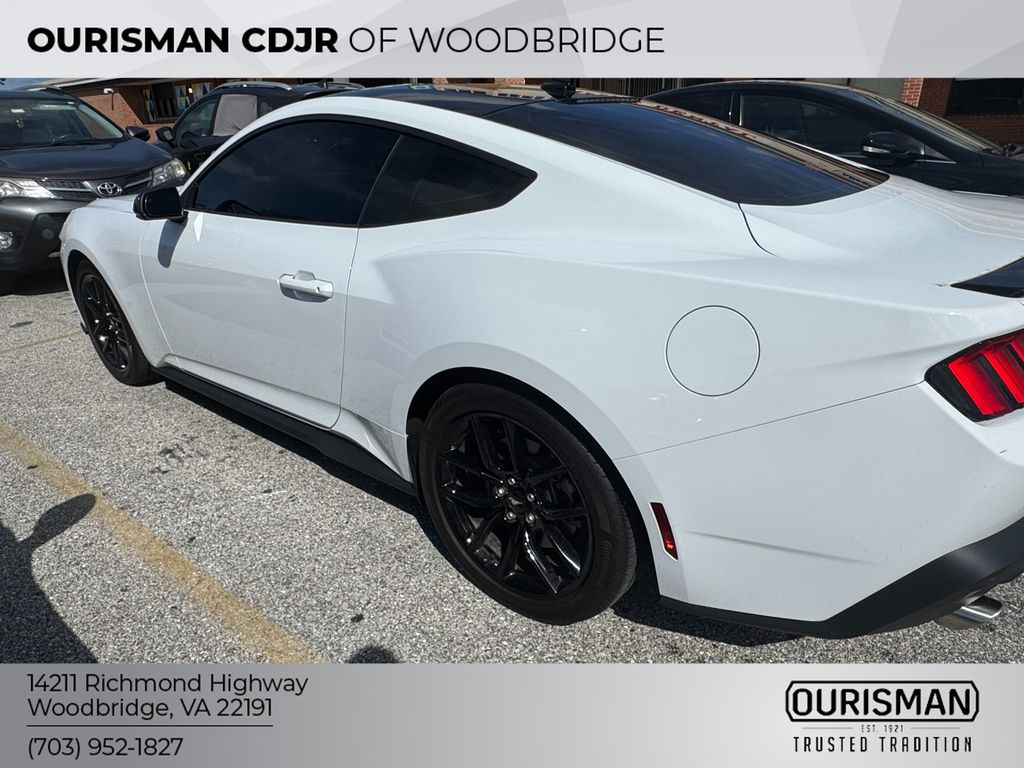 2024 Ford Mustang EcoBoost photo 3