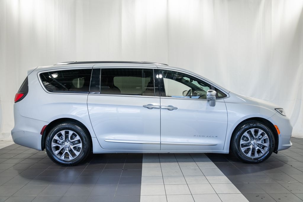 Certified 2024 Chrysler Pacifica Hybrid Pinnacle Minivan/Van