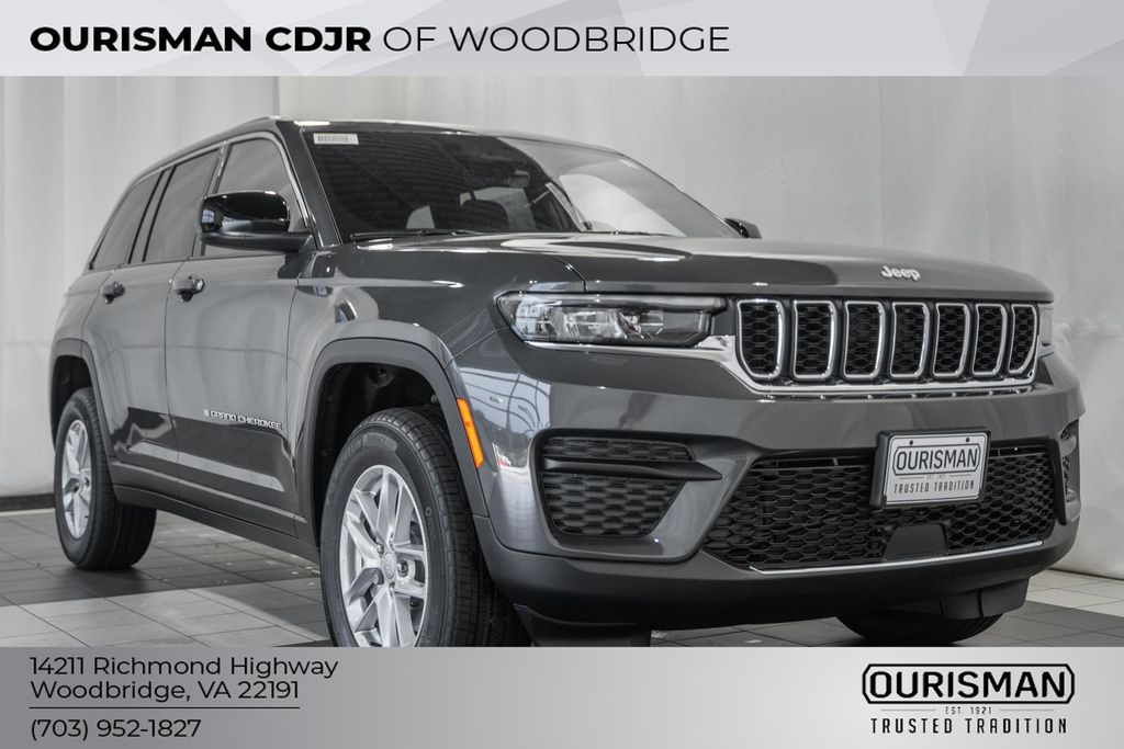 2025 Jeep Grand Cherokee Laredo's photo