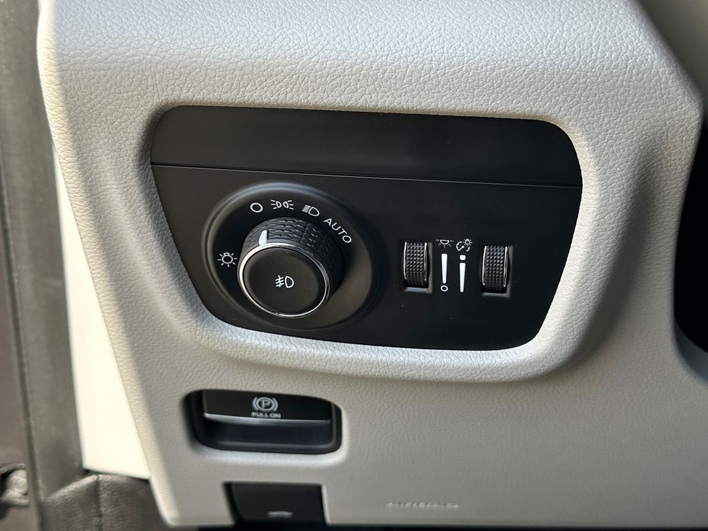 2021 Jeep Grand Cherokee L Summit - Photo 21