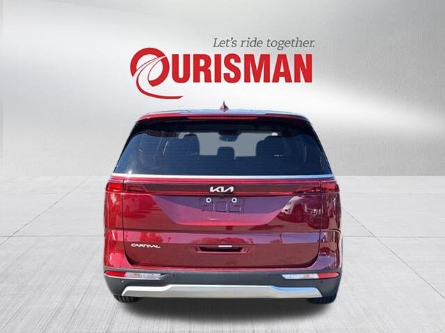 2024 Kia Carnival LX photo 3