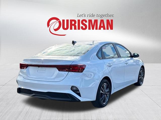 2023 Kia Forte LXS photo 2