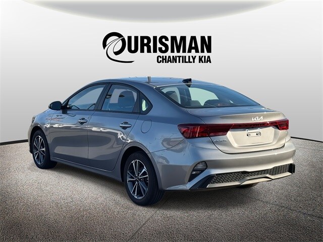 2023 Kia Forte LXS photo 3