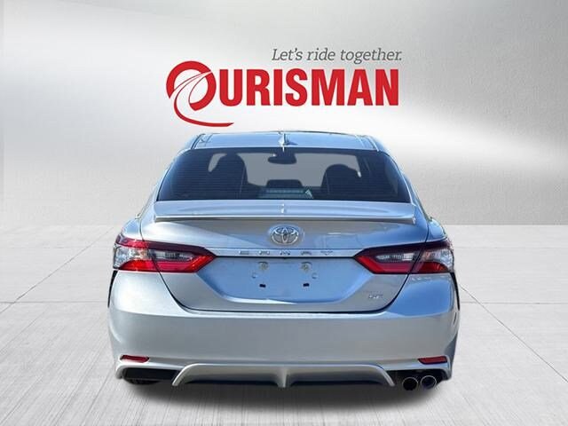 2023 Toyota Camry SE photo 3