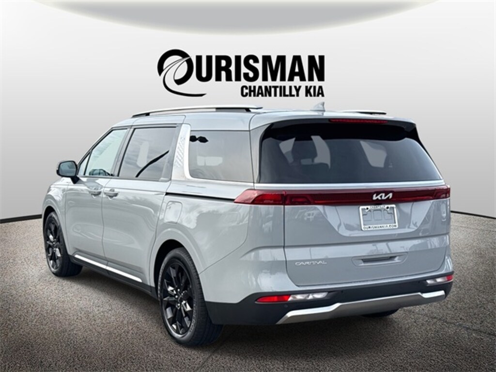 Used 2023 Kia Carnival SX Minivan/Van