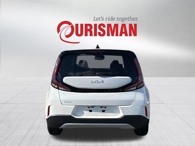 2023 Kia Soul LX photo 3