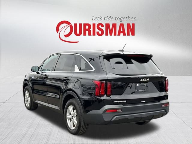 2023 Kia Sorento LX photo 3