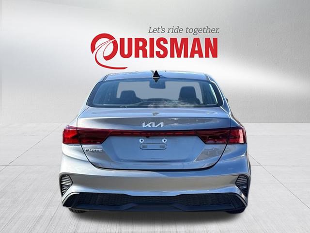 2023 Kia Forte LXS photo 3