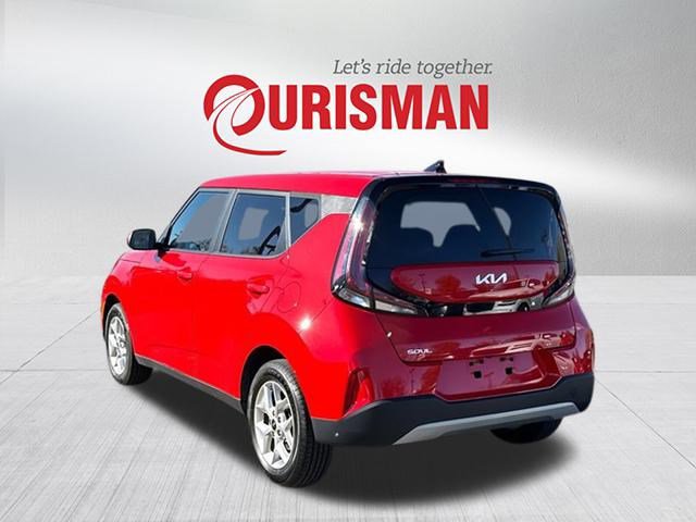 2024 Kia Soul LX photo 2