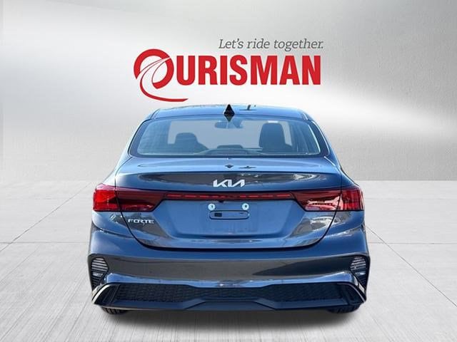 2023 Kia Forte LXS photo 3