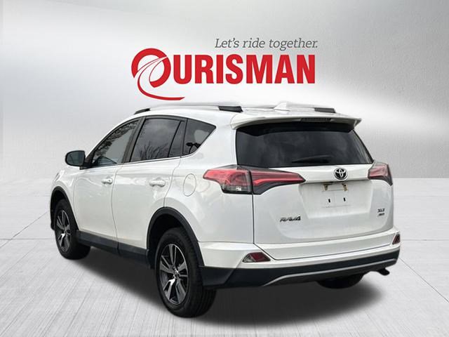2018 Toyota RAV4 XLE photo 2