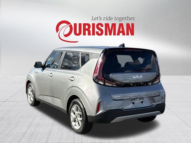 2023 Kia Soul LX photo 2