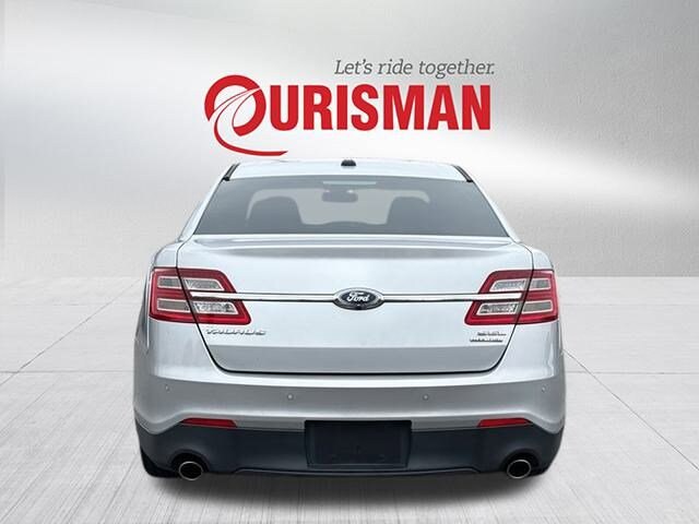 2016 Ford Taurus SEL photo 3