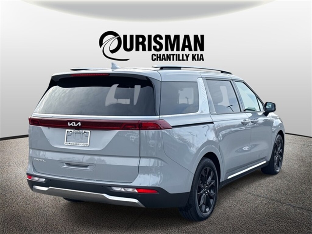 Used 2023 Kia Carnival SX Minivan/Van