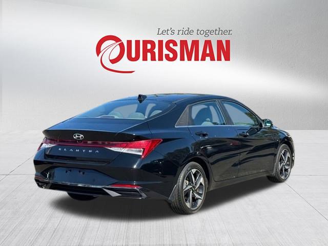 2022 Hyundai Elantra SEL photo 2