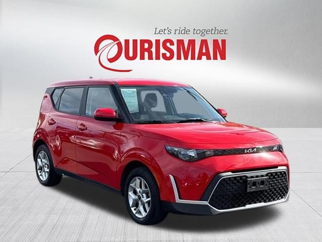 2023 Kia Soul LX's photo