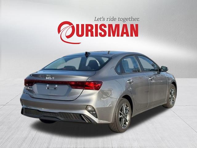 2023 Kia Forte LXS photo 2