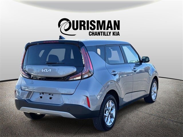 2023 Kia Soul LX photo 2