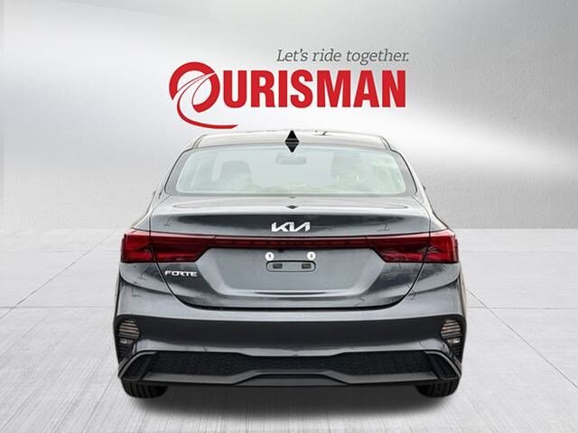2023 Kia Forte LXS photo 3