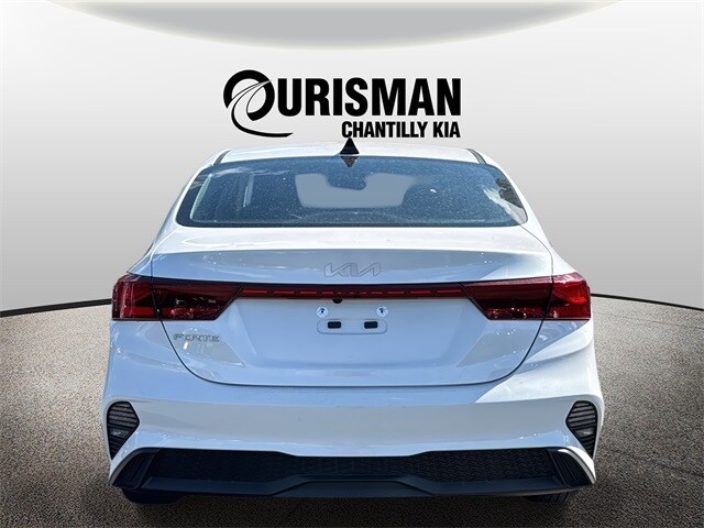 2024 Kia Forte LXS photo 2
