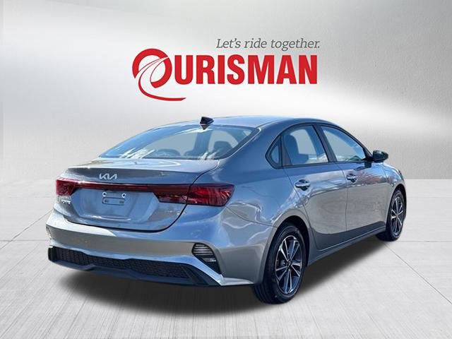 2023 Kia Forte LXS photo 2