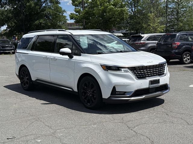 2024 Kia Sedona SX's photo