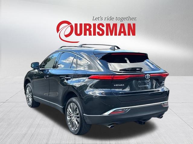 2022 Toyota Venza XLE photo 3