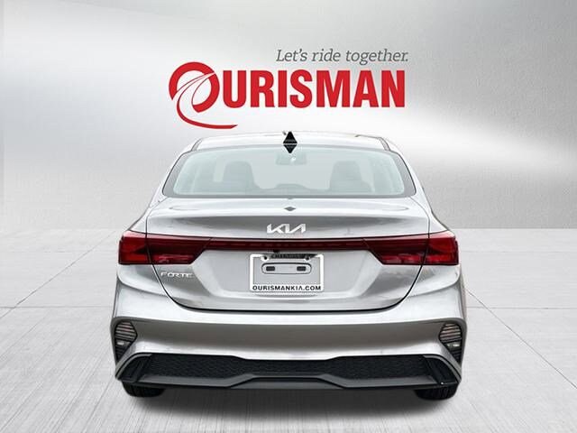 2024 Kia Forte LXS photo 3