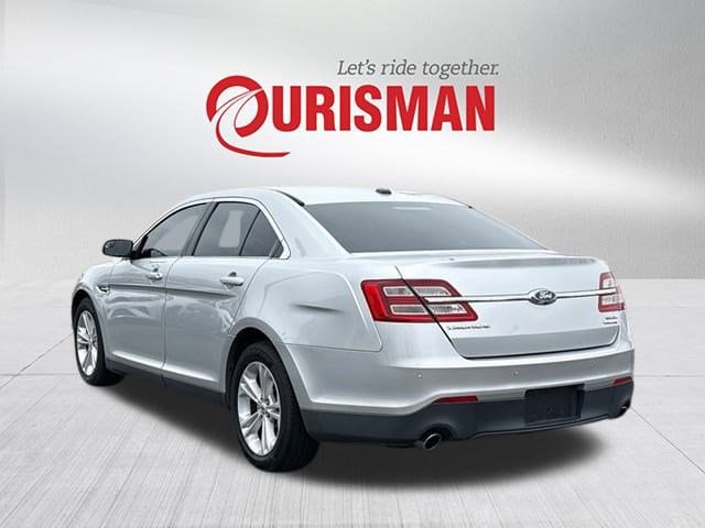 2016 Ford Taurus SEL photo 4
