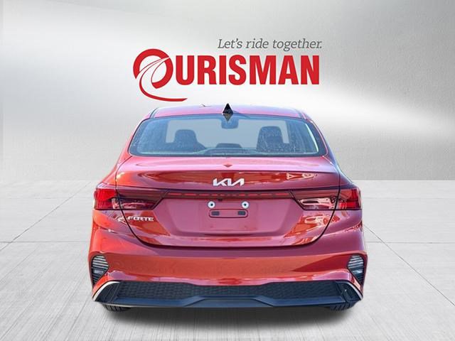 2023 Kia Forte LXS photo 2