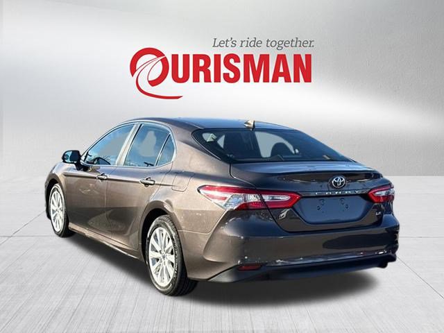 2019 Toyota Camry LE photo 3