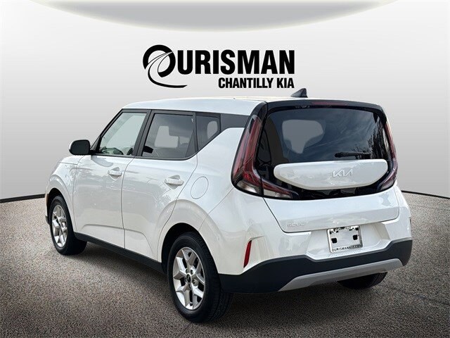 2023 Kia Soul LX photo 2