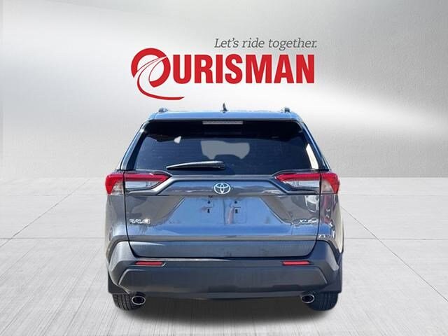 2022 Toyota RAV4 XLE photo 3